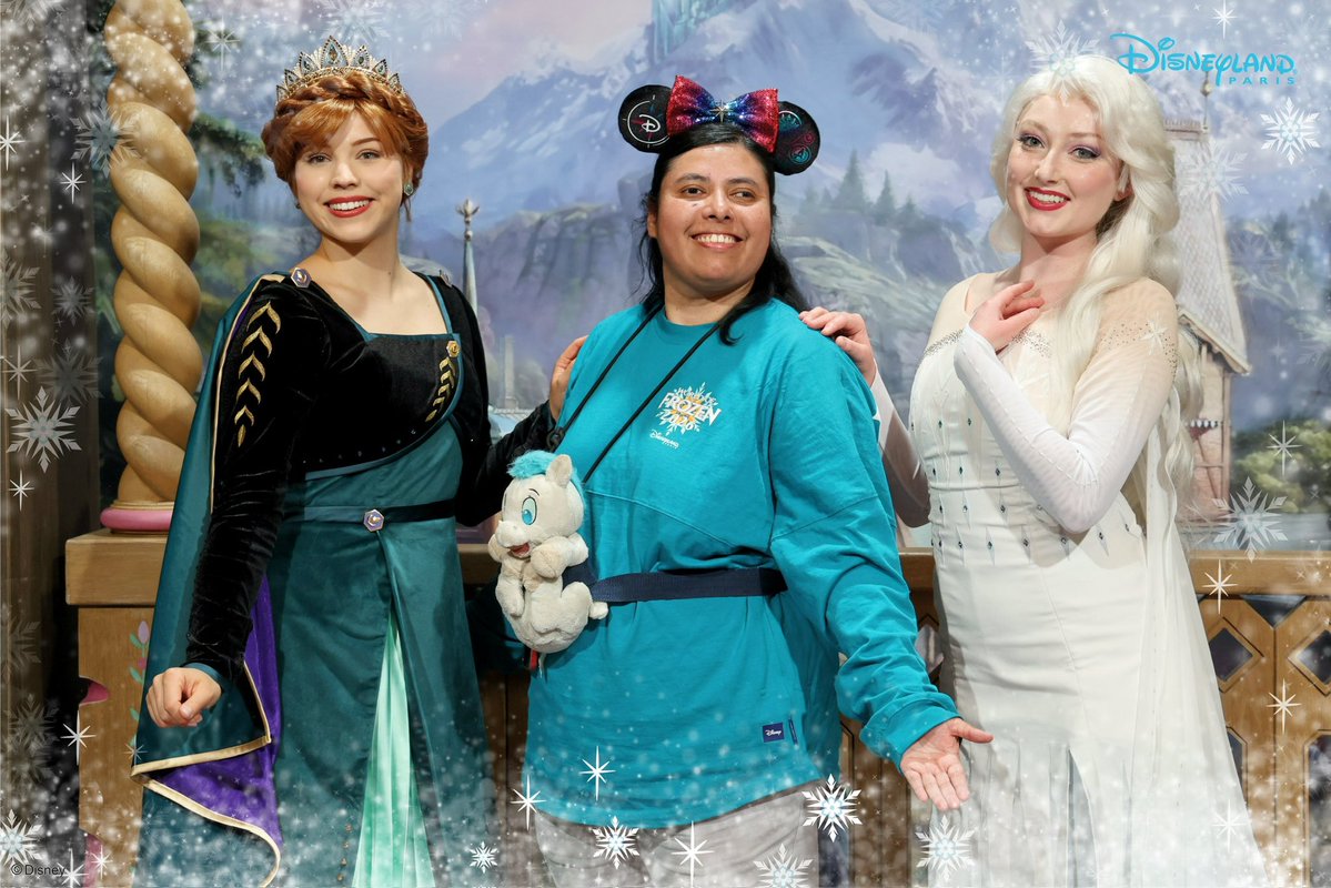 clemence_paris's tweet image. Ma rencontre royale, avec Elsa &amp;amp; Anna, lors de mon séjour le mois dernier à la maison. Et j’ai également revu Naomi, une cast que j’adore aussi✨🥰🏰❄️⛄️💙

#souvenirs #memories #arendelle #worldoffrozen #disneyadventureworld #dlp #disney #DisneylandParis #sejourdisney #avril2026