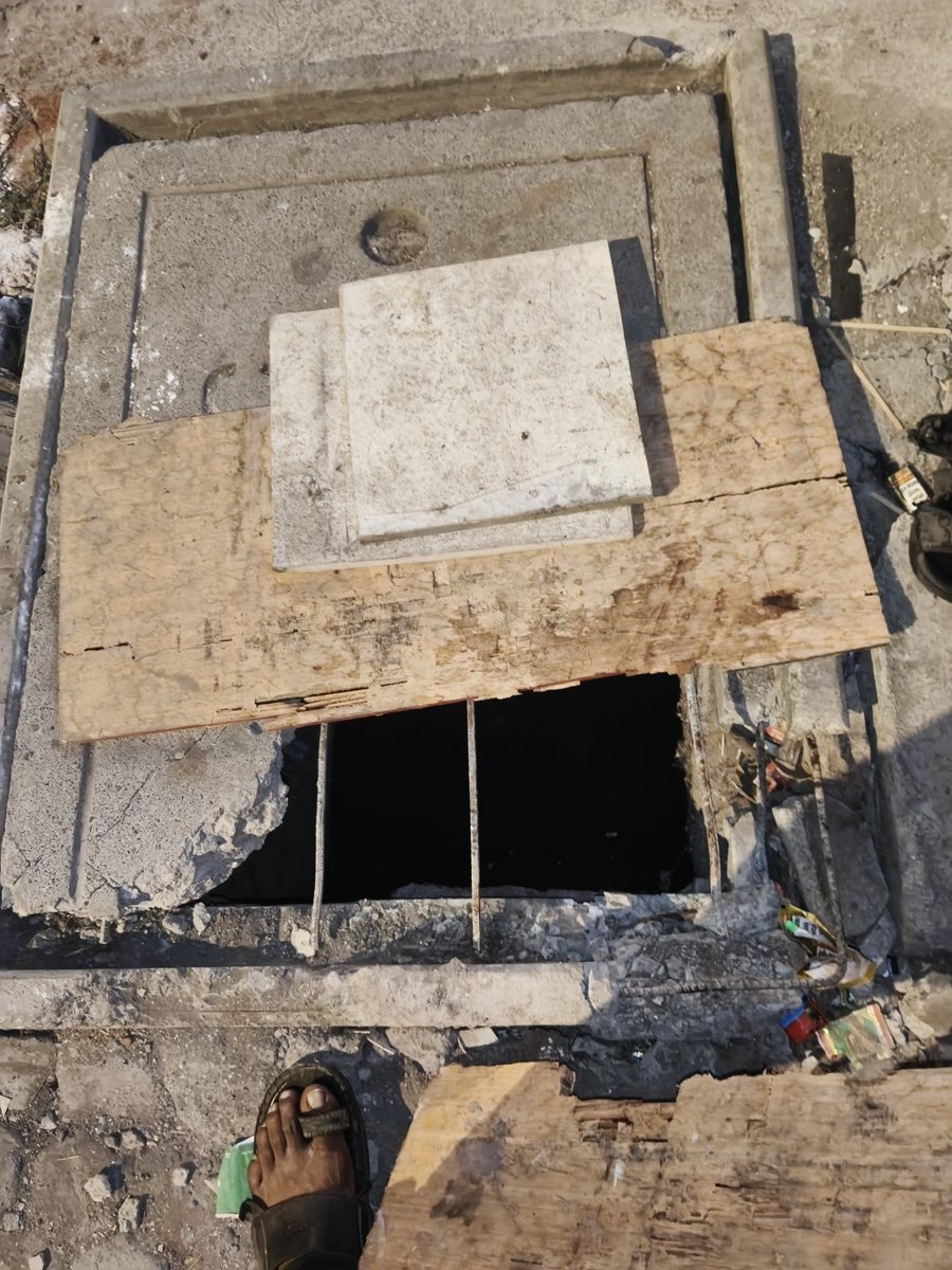 Ganesh2wcn's tweet photo. In vile Parle East many  drainage problem are there please help about this problem 🙏 https://t.co/Qhy699hcTo