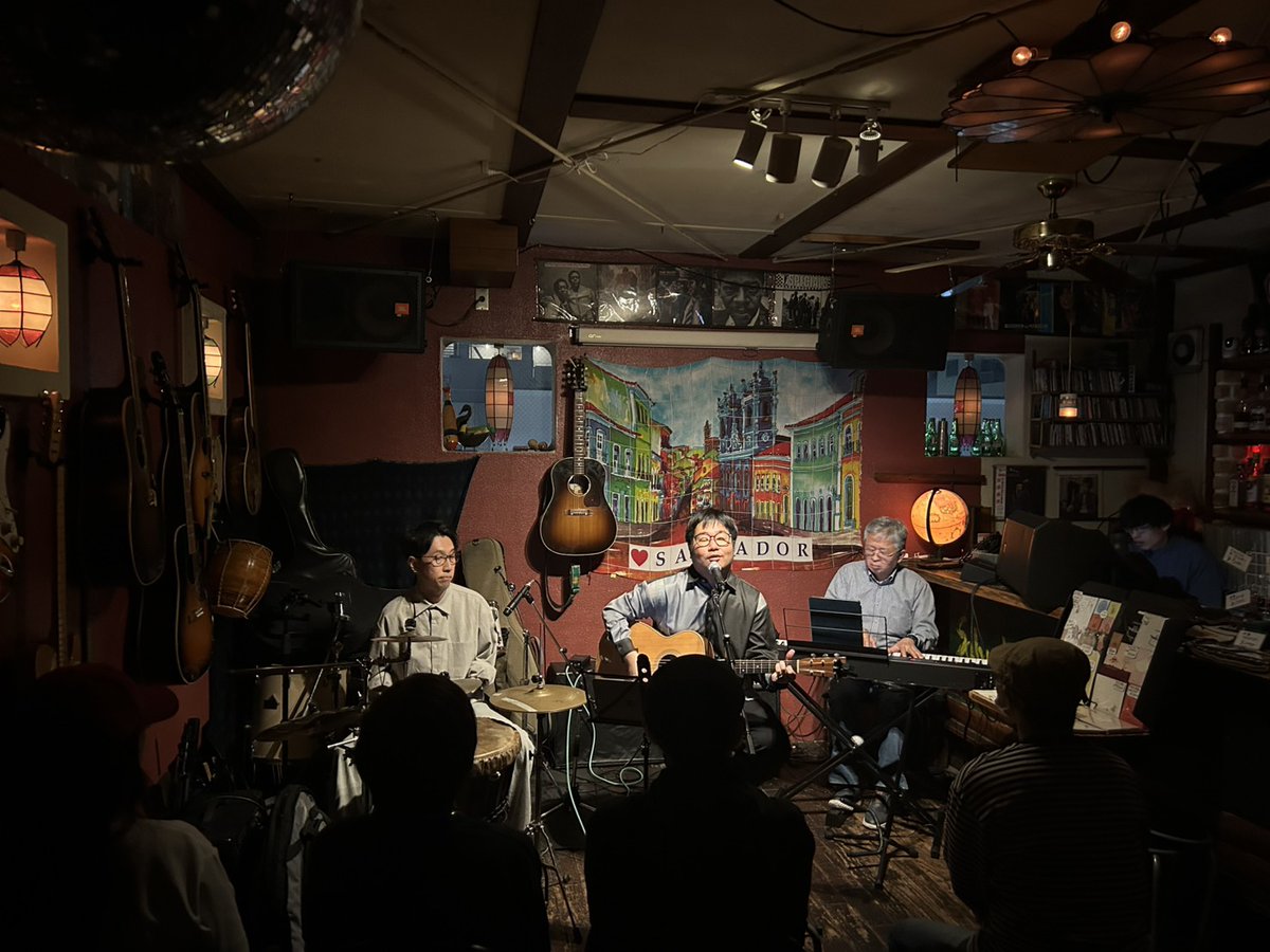 tacchan_new's tweet image. 5/1⁡
⁡迫水さんのツアー！⁡
⁡⁡
⁡場所はサルバドール！⁡
⁡久しぶりのライブ！⁡
⁡なんか色々吐き出せた！⁡⁡
⁡楽しすぎてずっと続けばいいのにと⁡
⁡思ったなぁ！
⁡聴いてくれた皆さんに感謝！⁡⁡
⁡⁡
⁡ #高知⁡
⁡ #弾き語り⁡
⁡ #ライブ⁡
⁡