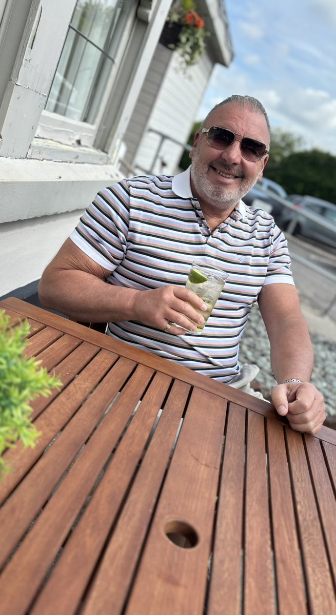 mikeygreen68's tweet image. A lovely afternoon having Sunday Lunch with my lovely Wife and Our Besties Jane &amp;amp; Dean at Ego at The Groes Wen Inn, Penhow☀️😎🍺🍷🥂 #BestLife #MakingMemories  #GoodTimes #Blessed #Grateful #PreciousTimes #LovinLife #LivinLife #OneLife #LivinTheDream ❤️🙏