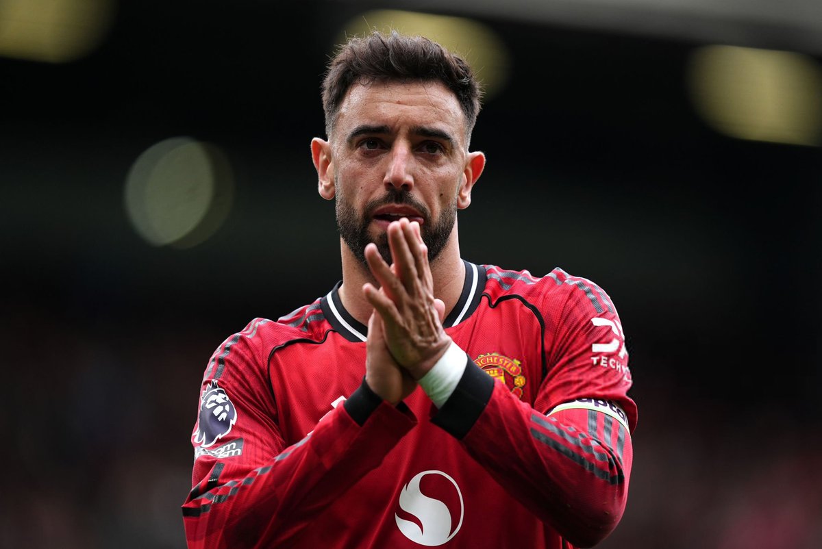utdreport's tweet image. Bruno Fernandes has created more than 5 chances in 14 different Premier League games this season, only Mesut Özil has done so more often in a season (15 times in 2015/16 season) [opta]