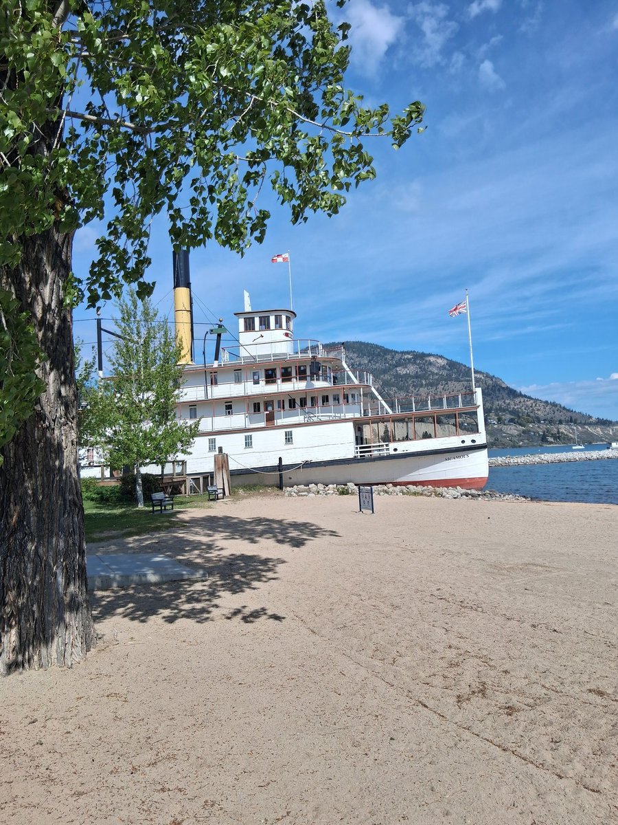 Ava in Vancouver ( @the beach for the weekend) tweet media