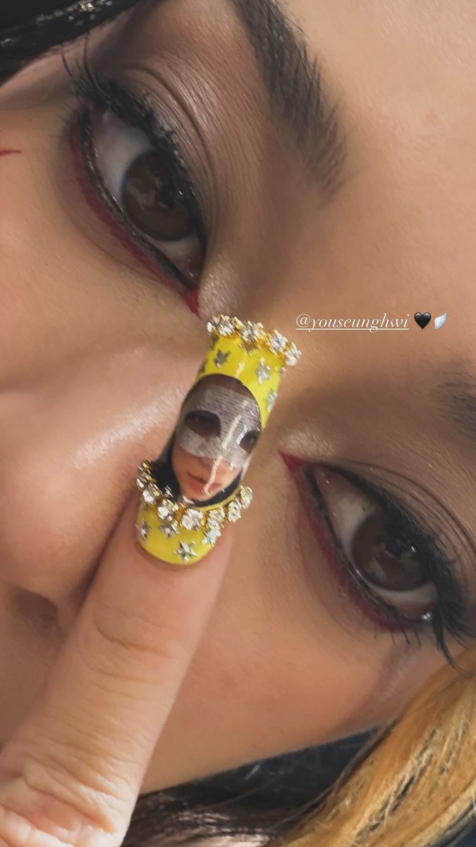 Megan shows her nail with a picture of herself on it in new Instagram story 😭

#MEGANSKIENDIEL