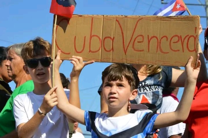 🇨🇺✊¿Así, o más claro? 

#CubaVencerá 
#LaPatriaSeDefiende