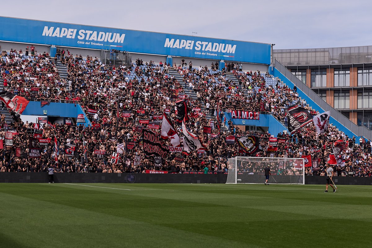SempreMilanCom's tweet image. 👏 Credit where credit is due! Despite a horrible display by #ACMilan, the Curva Sud were amazing from start to finish