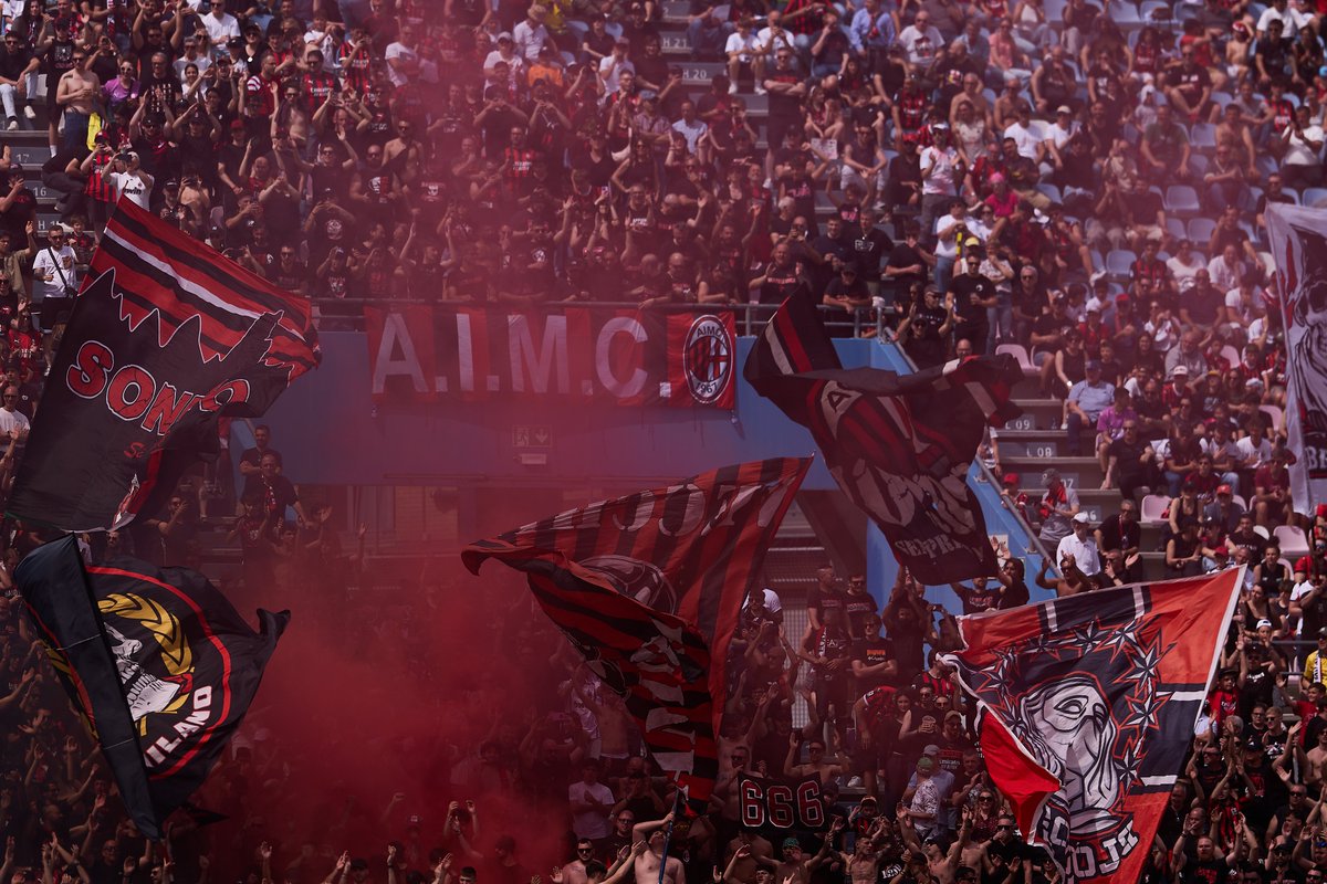 SempreMilanCom's tweet image. 👏 Credit where credit is due! Despite a horrible display by #ACMilan, the Curva Sud were amazing from start to finish