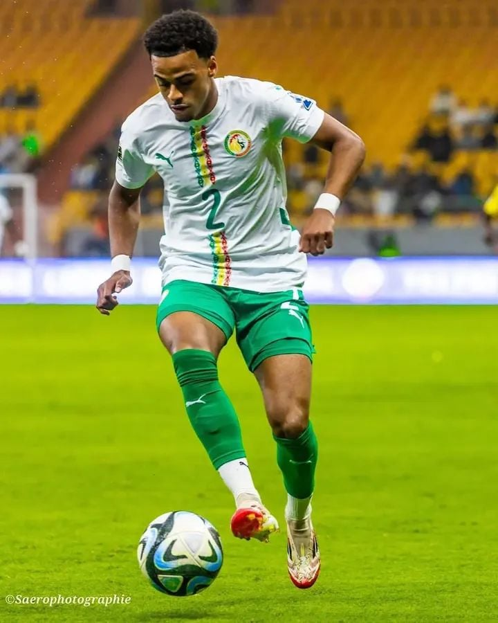 LinguereL1's tweet image. Éliai Kamara, joueur d’Anderlecht et international sénégalais, appelle la Belgique à mieux gérer les joueurs binationaux, affirmant que son choix pour le Sénégal est avant tout personnel et familial ⚽🇸🇳

#Senegal #Belgique #Football