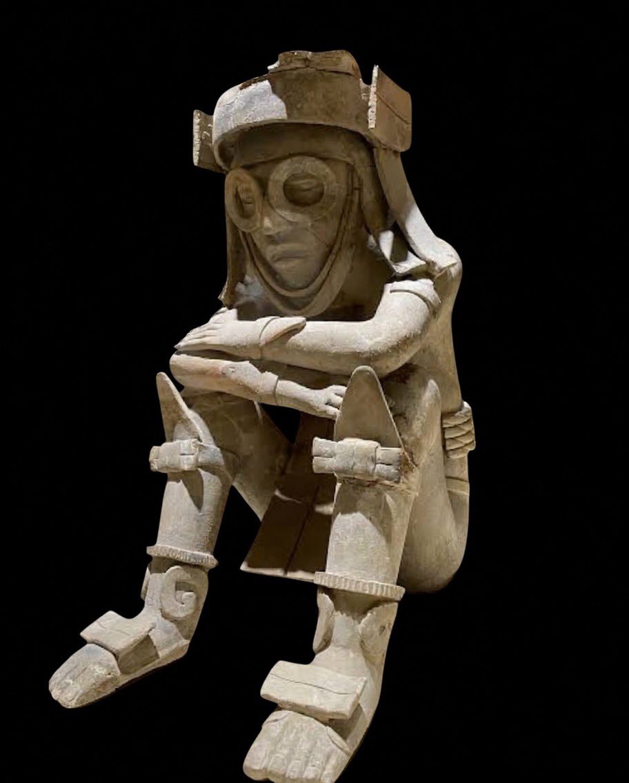 manuelpolgar's tweet photo. “Tlāloc, ilhuicac īxiptla in ātl,
in mixtli moyōlcuepa, īpan titlatla.
Quema ticuīca in quiahuitl,
in tlālli pāqui, in xōchitl cueponi.” https://t.co/ta3f1JKWmr