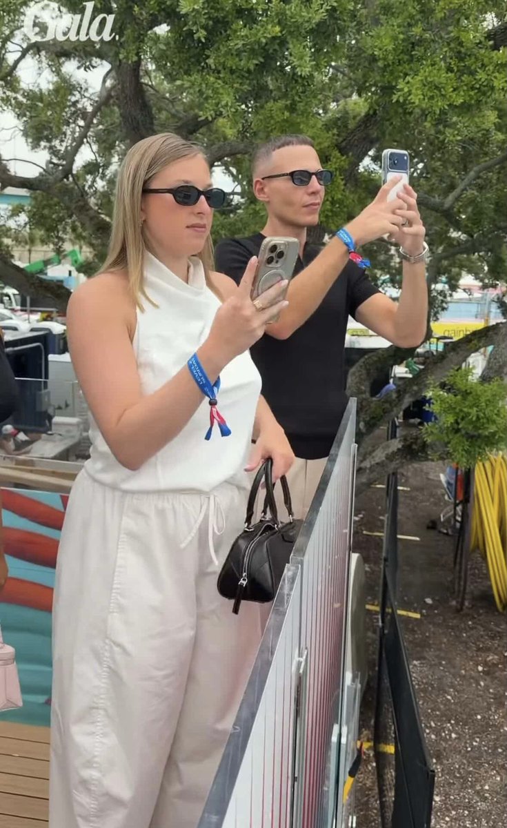 𝐏 tweet media