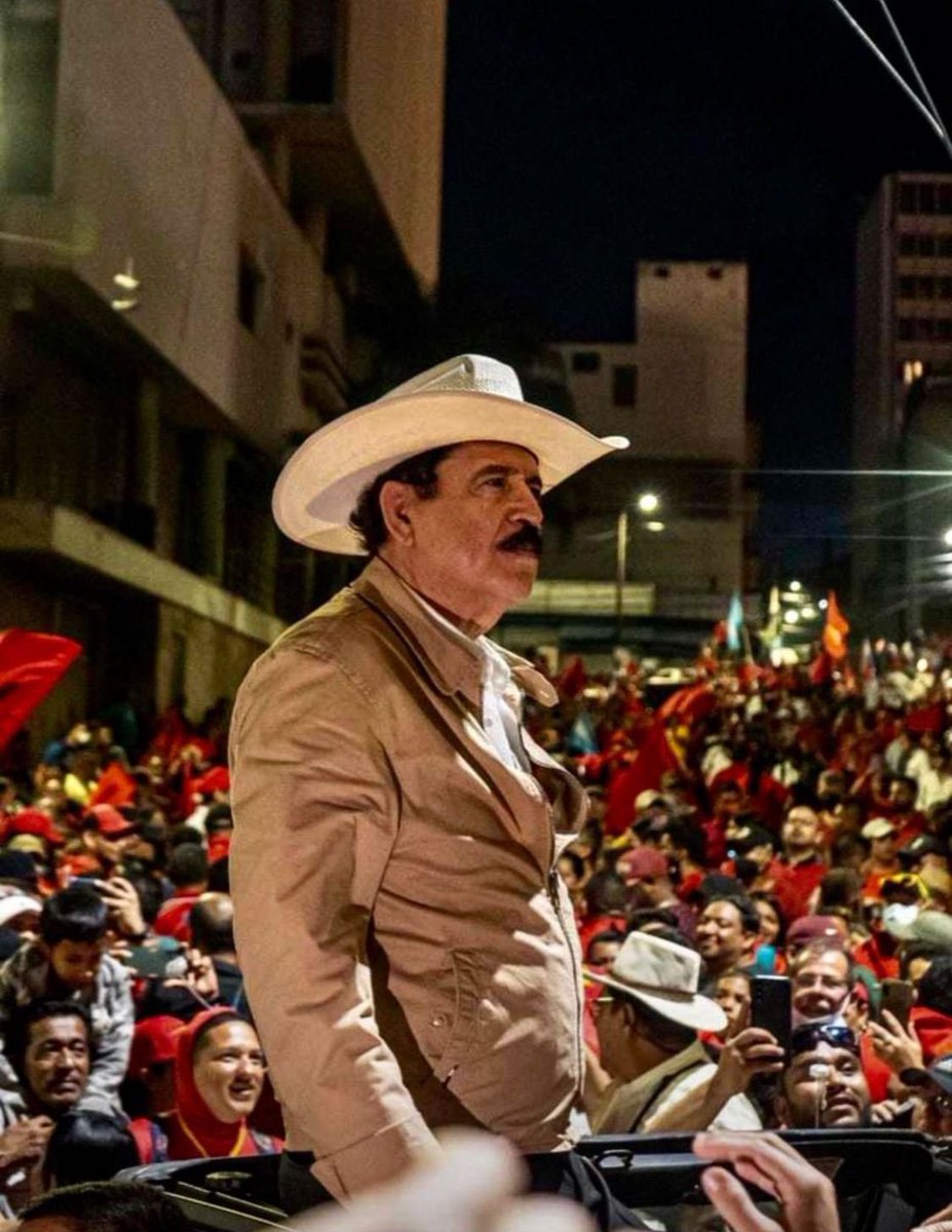 El consultor de ultraderecha estadounidense Roger Stone pidió que el gobierno de #DonaldTrump secuestre al ex presidente hondureño #MelZelaya <a href="/manuelzr/">Manuel Zelaya R.</a> y a toda su familia como lo hizo con el presidente de Venezuela Nicolás Maduro y su esposa Cilia Flores luego de una incursión