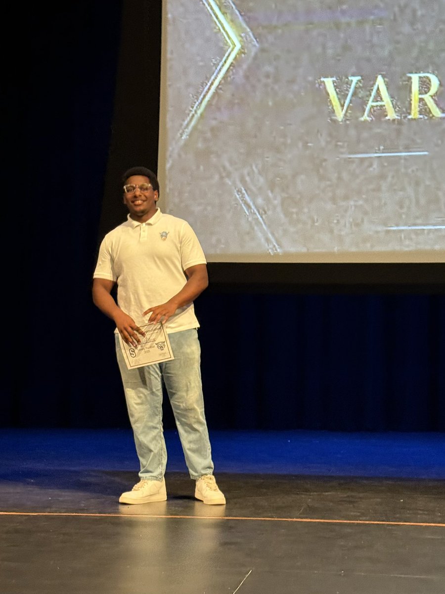 its_j_98's tweet image. Second varsity letter.
Grateful for my family, coaches, and my brothers. Seniors, thank you for the standard.
More on the way. #AGTG