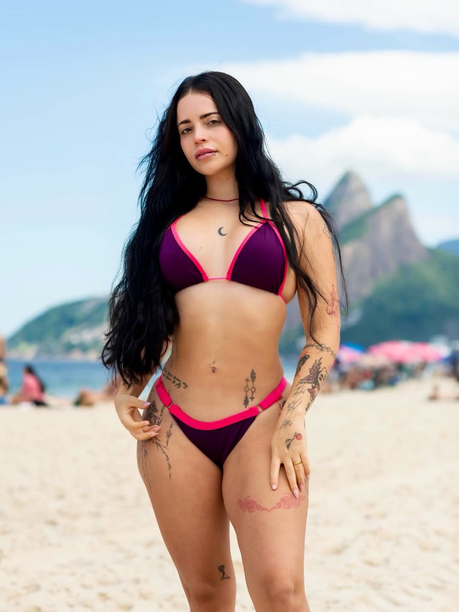 Sam34493Nunes's tweet photo. Xehli G aparece usando um biquíni roxo com bordas rosas !!!!
#xehlig #biquini #cabeloslongos #bikini #longhair #fotosdebiquini #bikiniphoto https://t.co/W3vikyuIJC