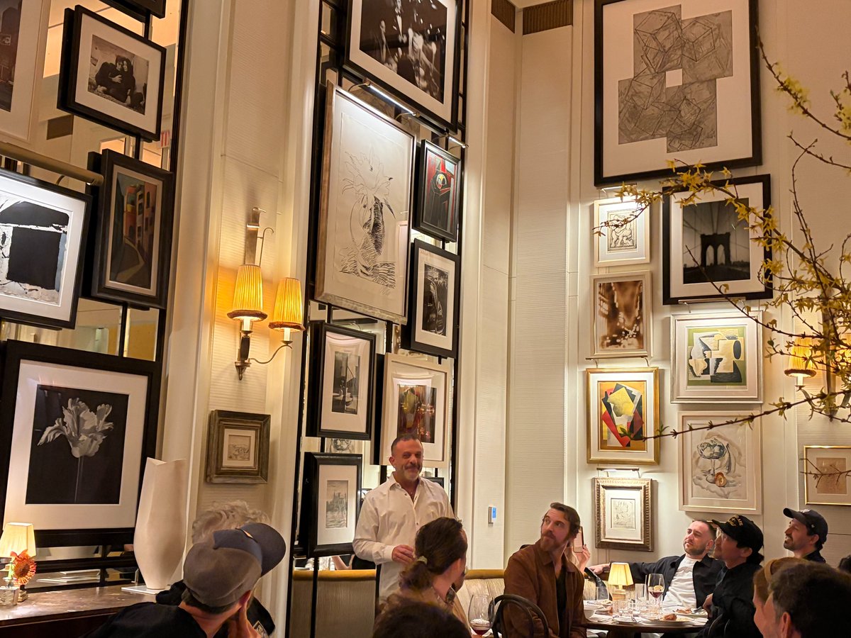 6529Guardian's tweet photo. Had an inspiring day yesterday - thanks  @AdamWeitsman for hosting an exceptional convivial dinner and @sergitosergito for convening a Meebits fiesta w @larvalabs Matt &amp; John explaining history &amp; development path.

Adam's dinner: people discussing ideas, not prices, w/ passion! https://t.co/kbBLs81QLM