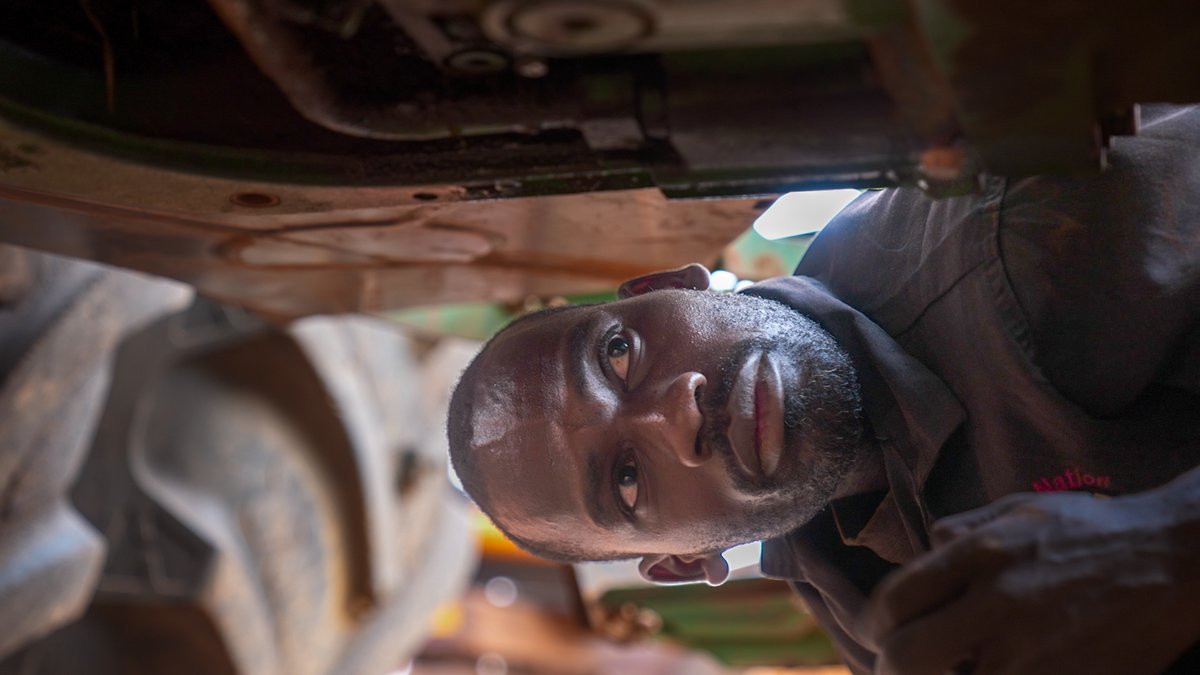 WBG_AgriFood's tweet photo. 31-year-old engine repair expert Wilson Siambeza is one of 7,000 employees at @MyZambeef, a Zambian company, supported by @IFC_org, that is contributing to food security, skills development and job creation Zambia. 
➡️ https://t.co/oEdhfHHub9 https://t.co/4ExjpZEuk7