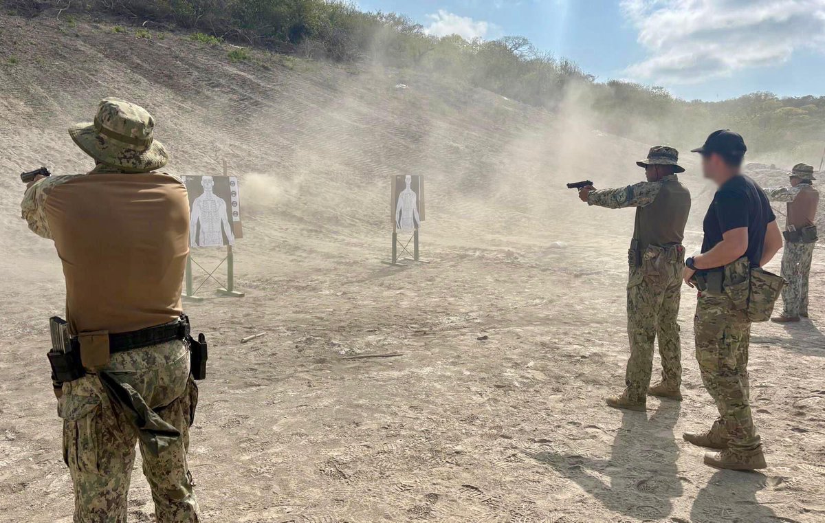armada_ecuador's tweet photo. 🇪🇨🤝🇺🇸 ECUADOR Y ESTADOS UNIDOS EN NUEVO ENTRENAMIENTO BILATERAL DE FUERZAS ESPECIALES

Se dio inicio a un nuevo Intercambio de Entrenamiento Combinado entre el Batallón de Infantería de Marina No. 21 “Jaramijó” de la Armada del Ecuador y el SFOD-A-733 del 7mo Grupo de Fuerzas Especiales del Ejército de los Estados Unidos.

El entrenamiento, que se extenderá durante el mes de mayo de 2026, se desarrolla en las instalaciones del Batallón de Infantería de Marina “Jaramijó” y tiene como objetivo principal fortalecer las capacidades operativas de ambas unidades en procedimientos tácticos de combate cercano, contraterrorismo e incursiones anfibias.

Además, el ejercicio busca potenciar la interoperabilidad entre las fuerzas, facilitar el intercambio de conocimientos y experiencias, y reforzar los lazos de cooperación entre los dos países aliados.

Este tipo de actividades reflejan el compromiso de la Armada del Ecuador con el entrenamiento de alto nivel y la colaboración internacional para enfrentar desafíos comunes en materia de seguridad.

#yosoynaval
#siemprearumbo
@FFAAECUADOR 
@DefensaEc