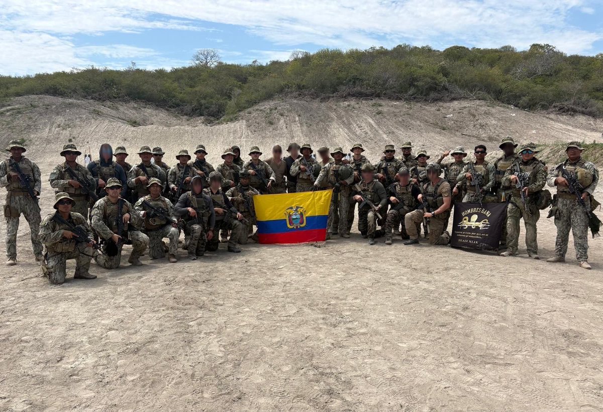 armada_ecuador's tweet photo. 🇪🇨🤝🇺🇸 ECUADOR Y ESTADOS UNIDOS EN NUEVO ENTRENAMIENTO BILATERAL DE FUERZAS ESPECIALES

Se dio inicio a un nuevo Intercambio de Entrenamiento Combinado entre el Batallón de Infantería de Marina No. 21 “Jaramijó” de la Armada del Ecuador y el SFOD-A-733 del 7mo Grupo de Fuerzas Especiales del Ejército de los Estados Unidos.

El entrenamiento, que se extenderá durante el mes de mayo de 2026, se desarrolla en las instalaciones del Batallón de Infantería de Marina “Jaramijó” y tiene como objetivo principal fortalecer las capacidades operativas de ambas unidades en procedimientos tácticos de combate cercano, contraterrorismo e incursiones anfibias.

Además, el ejercicio busca potenciar la interoperabilidad entre las fuerzas, facilitar el intercambio de conocimientos y experiencias, y reforzar los lazos de cooperación entre los dos países aliados.

Este tipo de actividades reflejan el compromiso de la Armada del Ecuador con el entrenamiento de alto nivel y la colaboración internacional para enfrentar desafíos comunes en materia de seguridad.

#yosoynaval
#siemprearumbo
@FFAAECUADOR 
@DefensaEc