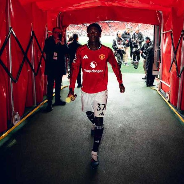 🚨🎙️ | Michael Carrick on Kobbie Mainoo:

"He embodies Manchester United."