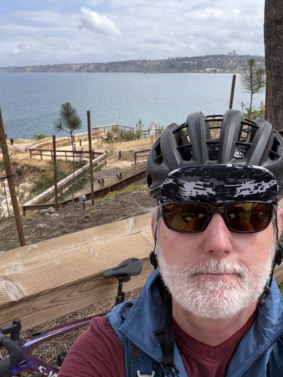 Warr3nQ's tweet photo. It’s the La Jolla Loop today! Bit overcast still, but perfect weather nonetheless. https://t.co/hlmrsZiNks