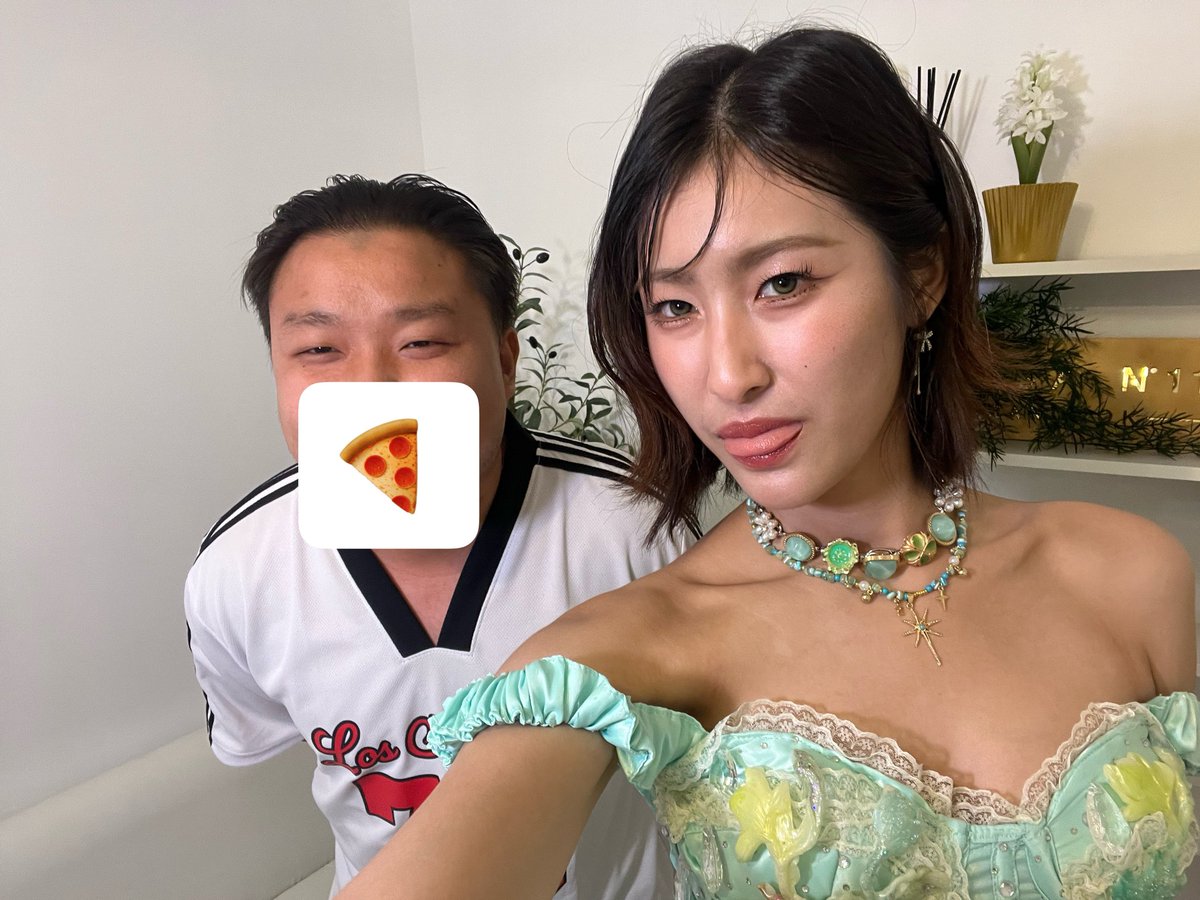 Pzza50's tweet photo. งานแรกที่มาหาพีคเลย และก็งานแฟนมีตกับแฟนไซน์ครั้งแรกของตัวเอง เริ่ดเลยหล่ะ  รักน้องพีคน้า #Peakphusita https://t.co/VMHNLSeltS
