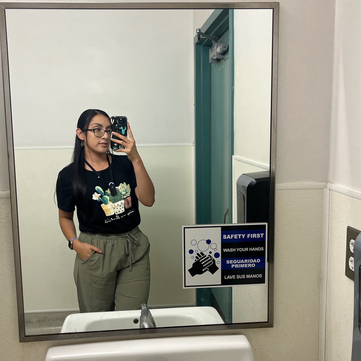 ohmelss_'s tweet photo. Teacher Appreciation Week ⭐️
 
I love my job 👩🏻‍🏫 Any help/support is always welcomed ❤️ A little act goes such a long way ✨

📦: https://t.co/wCkXIg230V 

🩷: https://t.co/we8HL3kEE7 https://t.co/e4FoosBGlJ
