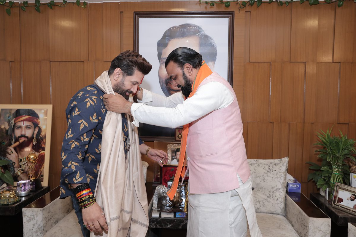 ranu_it_cell's tweet photo. आज नई दिल्ली में बिहार के माननीय मुख्यमंत्री श्री  @samrat4bjp जी ने राष्ट्रीय अध्यक्ष सह केंद्रीय मंत्री आदरणीय श्री @iChiragPaswan जी से मुलाकात की।

इस दौरान बिहार के समग्र विकास और "बिहार फर्स्ट - बिहारी फर्स्ट" के विजन को धरातल पर उतारने को लेकर विस्तृत चर्चाएं हुई। https://t.co/lXNoZR3Ndr
