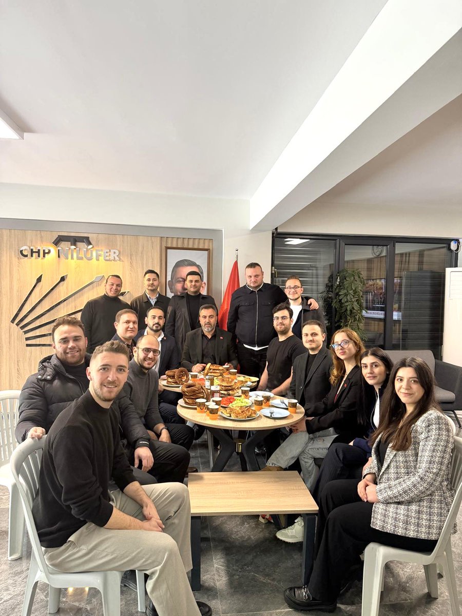 ozgurGNCBursa's tweet photo. Bursa Gençliği Kahvaltıda Buluştu.

Bugün örgütün özgücü, kahvaltıda sıcak sohbetle güne başlayıp gençlerin gelecek kaygılarını, yaşanılan tüm baskılara göğüs geren, boyun eğmeyen ve inancı büyüten kararlılığını konuştuk, tartıştık.

İktidarı CHP Gençliği getirecek! https://t.co/4MHyIsD56F