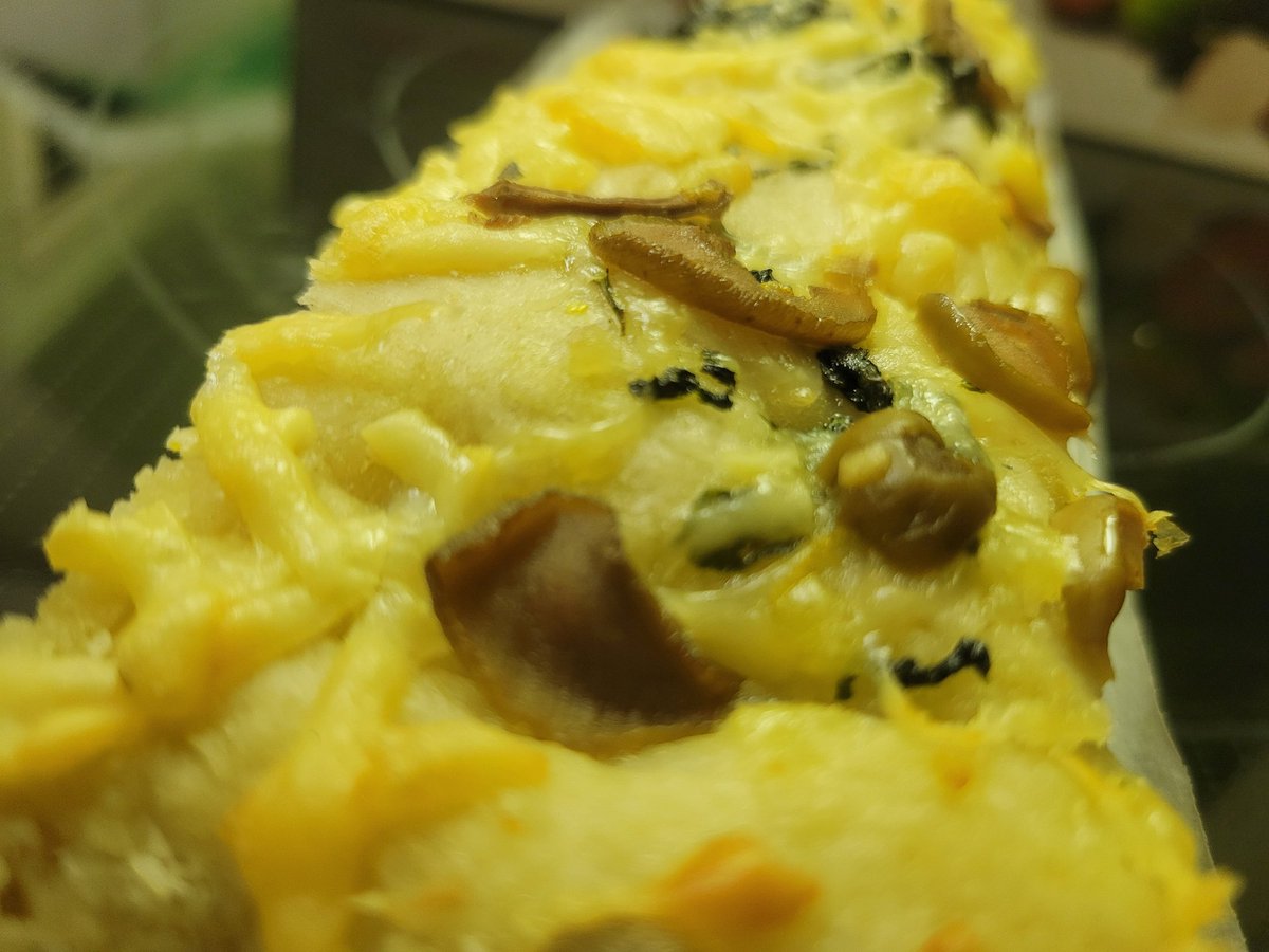 GoWithTheGrain's tweet photo. Try the Gouda olive and basil focaccia colaboratio bread! https://t.co/M3pjf9qoVi