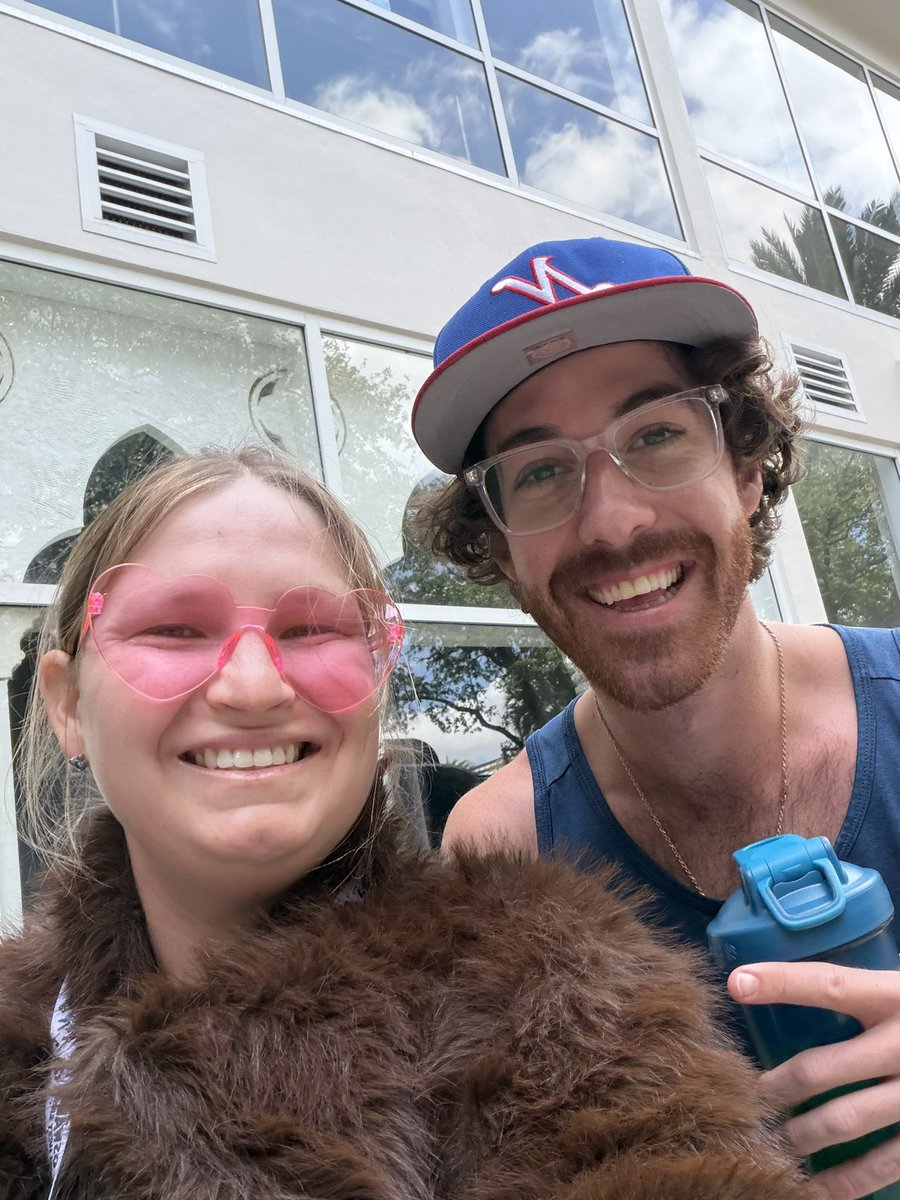 anslegg's tweet photo. WHAT DO YOU MEAN I GOT TO THE VENUE EARLY AND SAW TROY ROLL UP. IM DEAD https://t.co/1TptJ2IhYN