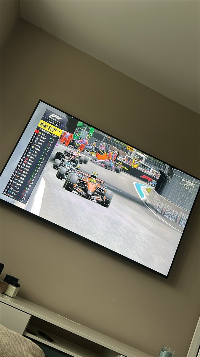 powelljw49's tweet photo. @McLarenF1 💪 https://t.co/Vx0Gjyuo3G