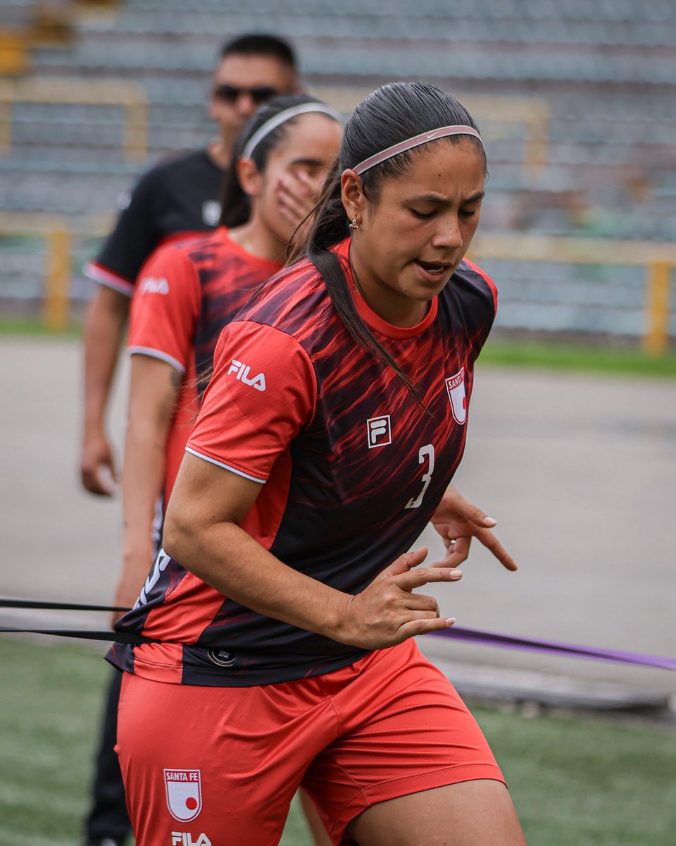 LeonasSantaFe's tweet image. ¡Calientan las #Leonas 🦁 para el Clásico Capitalino ⚽️!