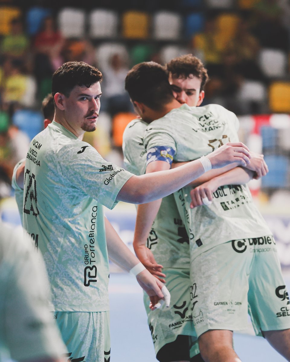 ASOBAL's tweet photo. 🏆 ¡Una victoria más para celebrar la permanencia en la Liga @NexusEnergia ASOBAL!

💪 @BM_Caserio y el Quijote Arena certifican con triunfo y fiesta en las gradas su continuidad meses después de debutar en la élite del balonmano masculino español de clubes

👏 Los pupilos de Urdiales seguirán siendo una temporada más protagonistas de la emoción y el espectáculo del sello @ASOBAL 

📸 José Ramón García