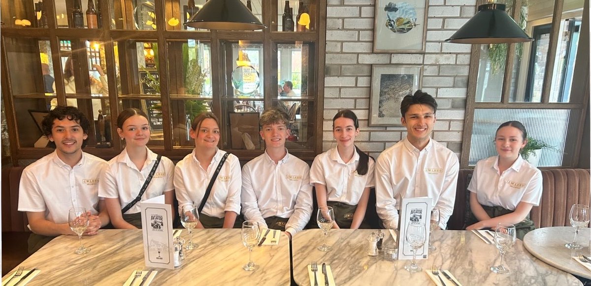 TheAviatorPub's tweet image. We have some familiar faces and some new at The Aviator with our ever developing #team. We have been spending the last few weeks preparing them all to serve you this #bankholiday . Serving #breakfast from 9.30am and #lunch from 12pm through to #dinner.
theaviatorpub.co.uk/?modal=booking