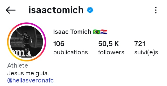 NTFootballHub's tweet image. Hellas Verona ST Isaac Tomich (22), born in Brazil, is eligible for Croatia.

The former Atlético Mineiro player has never been capped by 🇧🇷 at any level.

He is on the bench vs Juventus (Live).
He proudly displays 🇭🇷 on IG.

World Cup with #Croatia? 👇
#JuveVerona