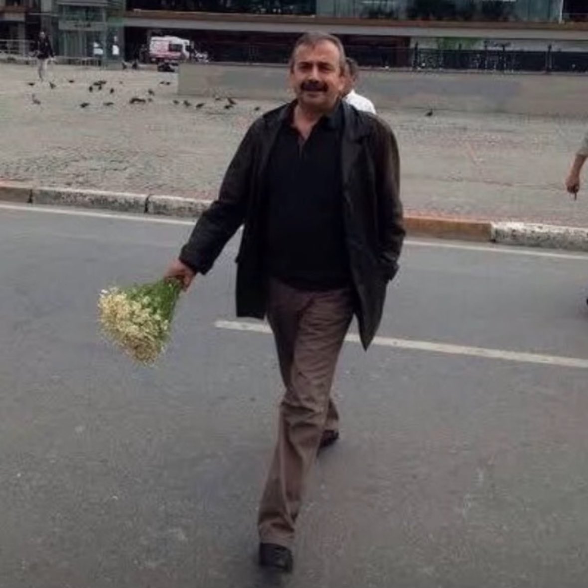 dilanhidir's tweet photo. Seni çok seviyoruz Sırrı abi 🤍 https://t.co/r8RYLFPVAm