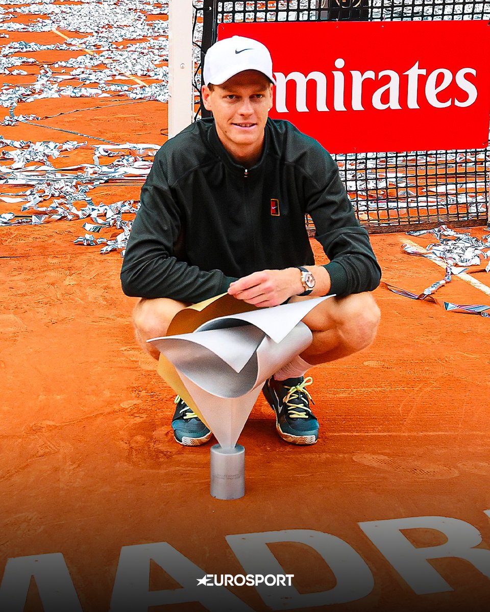 Eurosport_IT's tweet image. "𝐈𝐥 𝐥𝐢𝐦𝐢𝐭𝐞 𝐞̀ 𝐢𝐥 𝐜𝐢𝐞𝐥𝐨, 𝐢𝐥 𝐥𝐢𝐦𝐢𝐭𝐞 𝐞̀ 𝐢𝐥 𝐜𝐢𝐞𝐥𝐨
𝐂'𝐞̀ 𝐩𝐨𝐬𝐭𝐨 𝐩𝐞𝐫 𝐦𝐞? 𝐍𝐨, 𝐧𝐨𝐧 𝐜𝐡𝐢𝐞𝐝𝐨 𝐧𝐞𝐦𝐦𝐞𝐧𝐨
𝐍𝐨𝐧 𝐜𝐡𝐢𝐞𝐝𝐨 𝐧𝐞𝐦𝐦𝐞𝐧𝐨 𝐮𝐧 𝐩𝐨𝐬𝐭𝐨 𝐦𝐢𝐠𝐥𝐢𝐨𝐫𝐞" ✨🏆

#Tennis #Madrid #Sinner