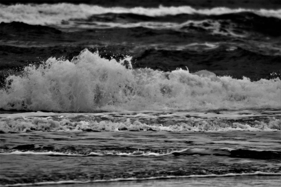 atreya2112's tweet image. #vss365 #affection 

Oblique feelings kiss,
Leave a message 
For a shipwrecked glass of sand~
Drift the silence
To the ones who miss,
The affection of..the waters hand,

#writingcommunity 

Pic my own