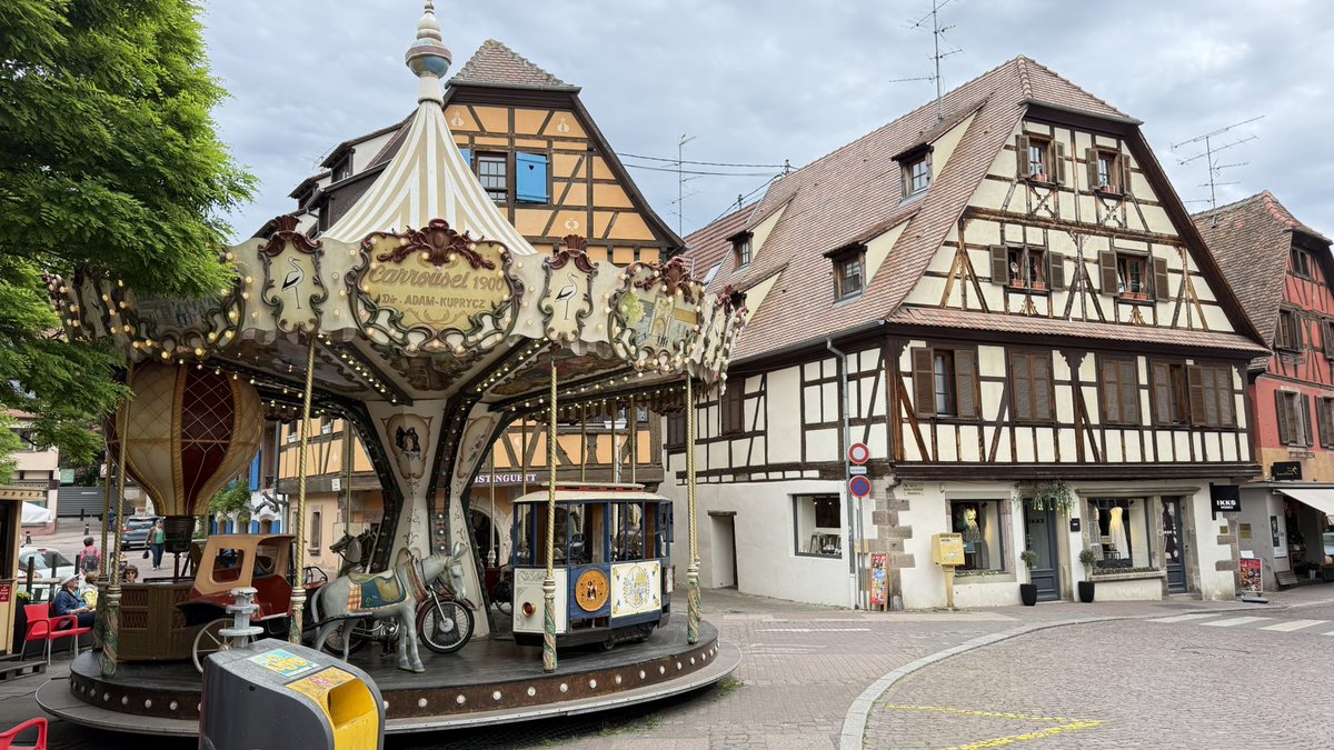 TweetByRKV's tweet photo. Spent the long weekend in this rather fairy tale like village in Eastern France 🇫🇷. Most spoke little or no English and I spoke no French. Was able to nicely get along with German. It’s about 80 km away from German border and yet most people spoke fluent German, albeit with a thick accent. #Obernai #Alsace #France