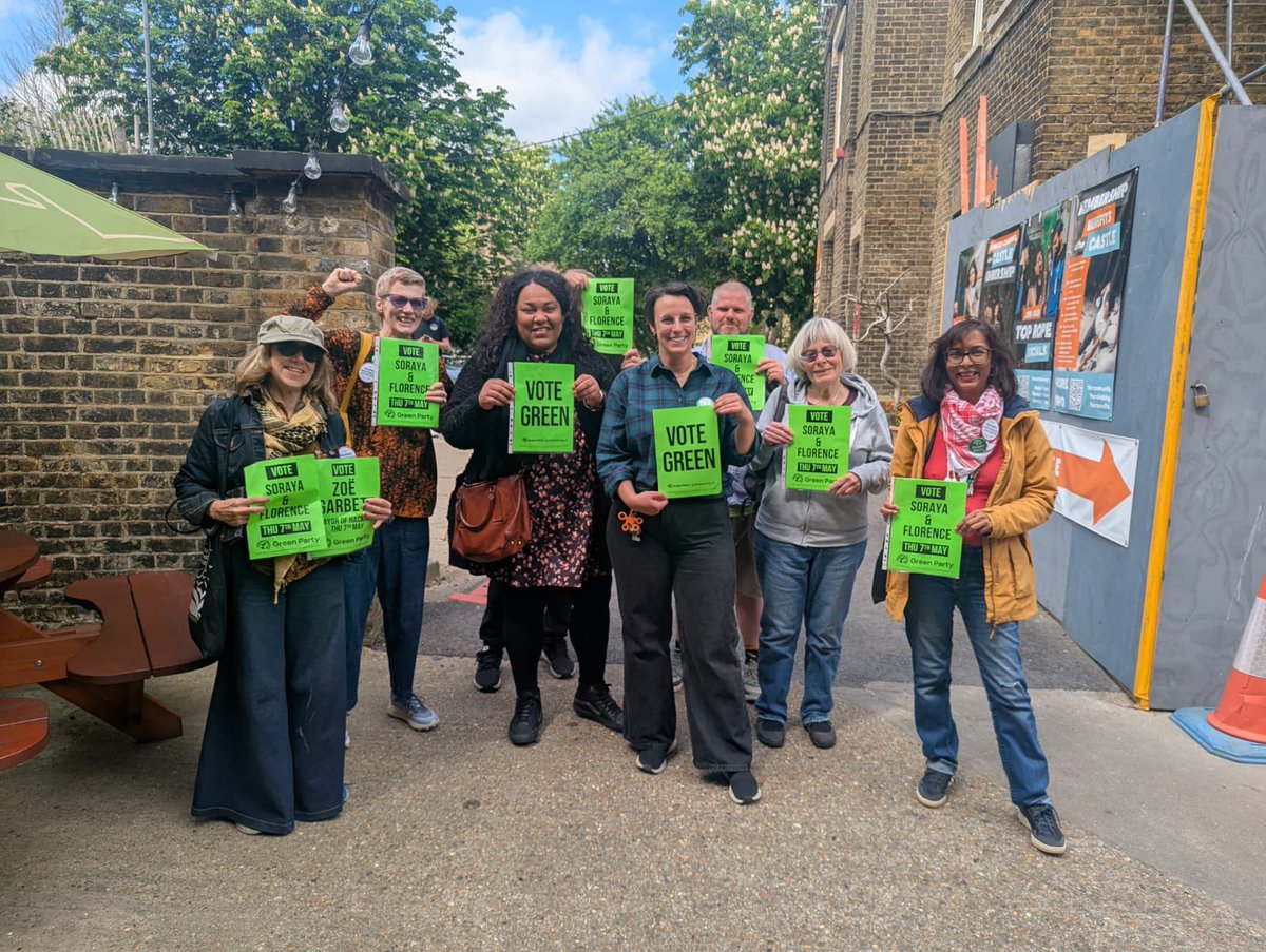 parr_craig61423's tweet photo. Great to be out in Dalston campaigning for @ZoeGarbett and @guifo then Brownswood supporting @SorayaAdejare @floschechter with @HackneyIndSG Brilliant councillor candidate whos only interests are residents and our planet. Vote @hackneygreens on 7th https://t.co/xoXOSCS2xx