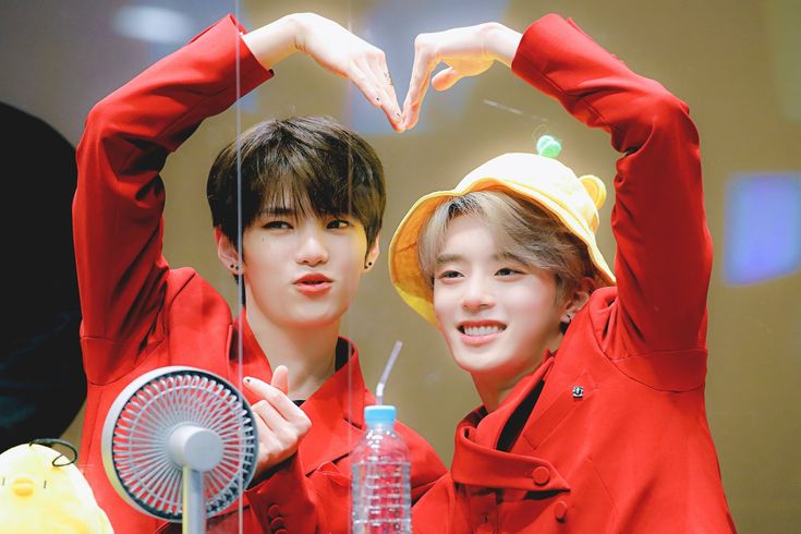 익명 tweet media
