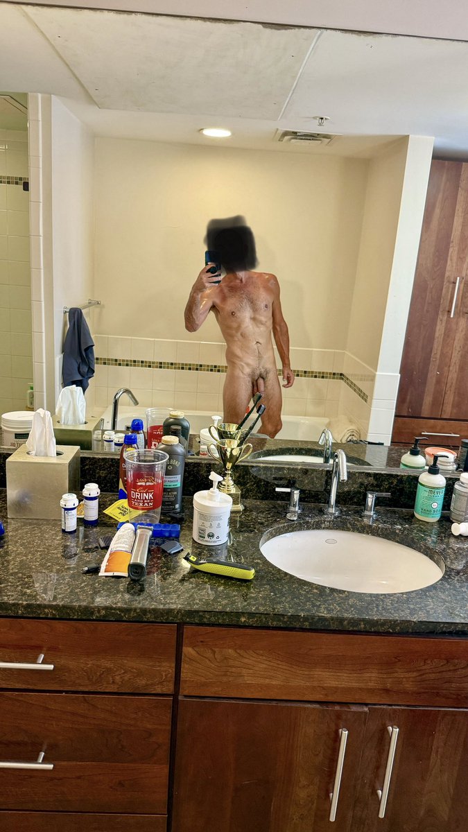 o_deeps2's tweet photo. Softy/sweaty Sunday. Bathtub soaks after workouts have become top notch. (Ignore the messy counter) https://t.co/264DLU8I0D