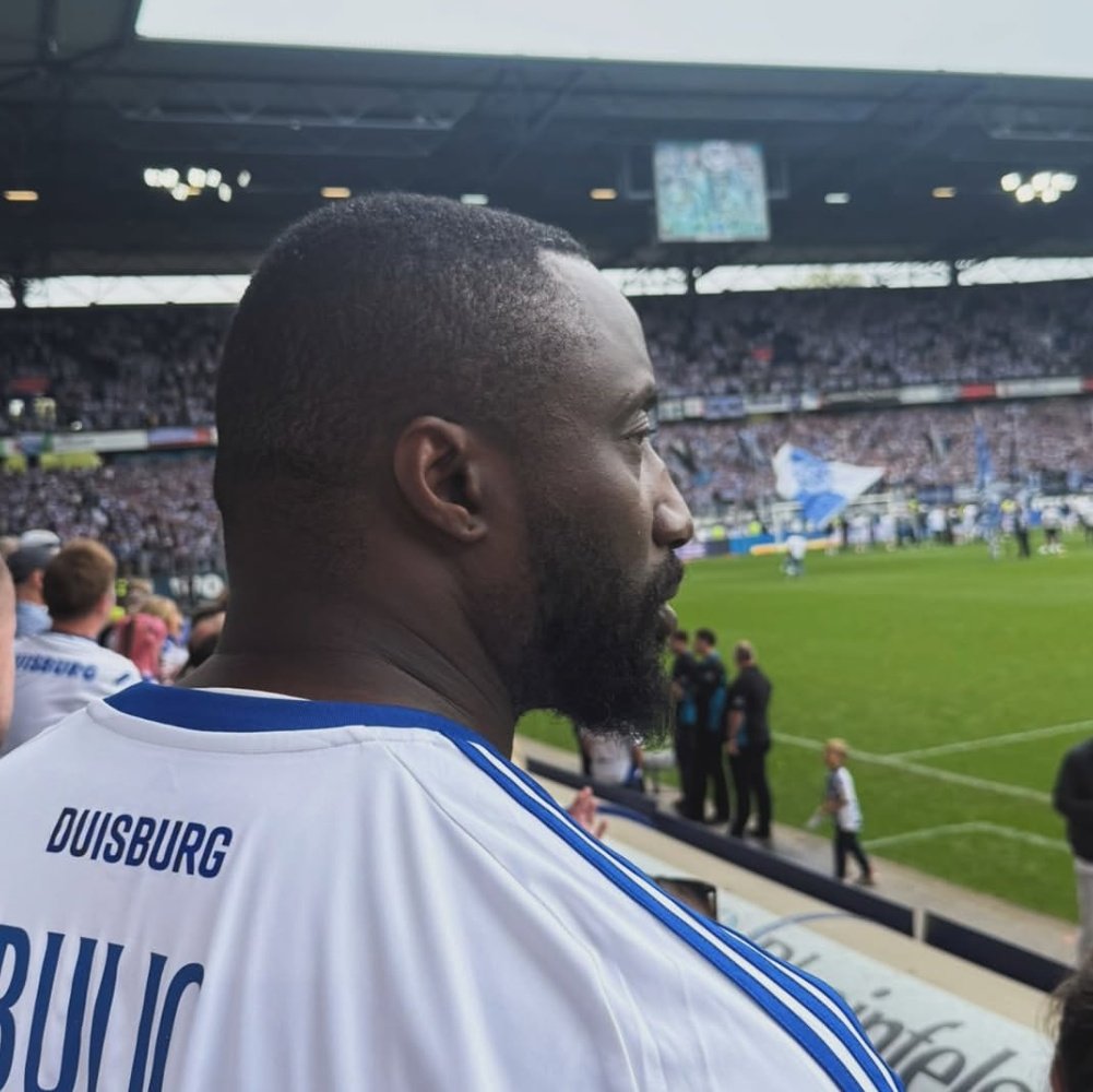 bytim0's tweet photo. wie ich relegation gegen düsseldorf wahrnehmen werde https://t.co/CYpxoBcq5j