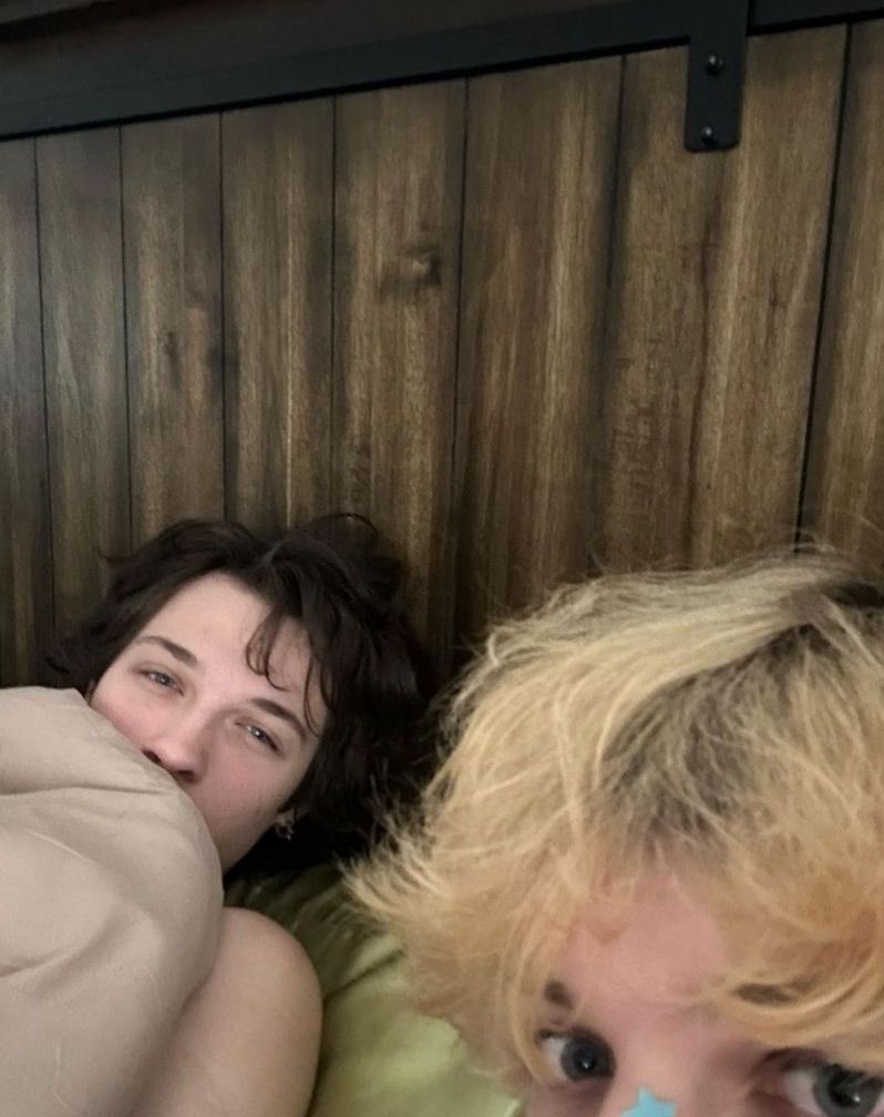 coIbyjack's tweet photo. every couple weeks or so, chris will get curious about gay sex, asking what it feels like. and every time i try to explain it to him, he replies with a giggle or a follow up question, intentionally acting dumb. i couldn’t take it anymore. so the last time he asked, i showed him https://t.co/h5YM7C5DrH