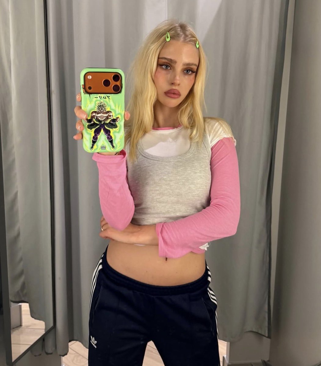 𝐥𝐞𝐧𝐚. tweet media