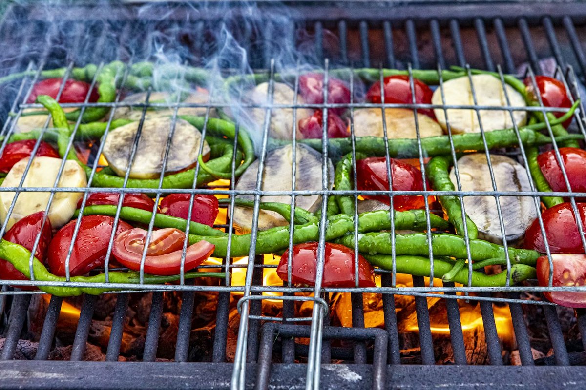 CyberPierogi's tweet image. The Polish Majówka weekend is almost over—a time for traveling, relaxing, and grilling delicious food in the sun.

What are you grilling this time? Kiełbasa, szaszłyki, karkówka, or maybe some veggies?

#majowka #weekend #grill #Poland #PolishFood