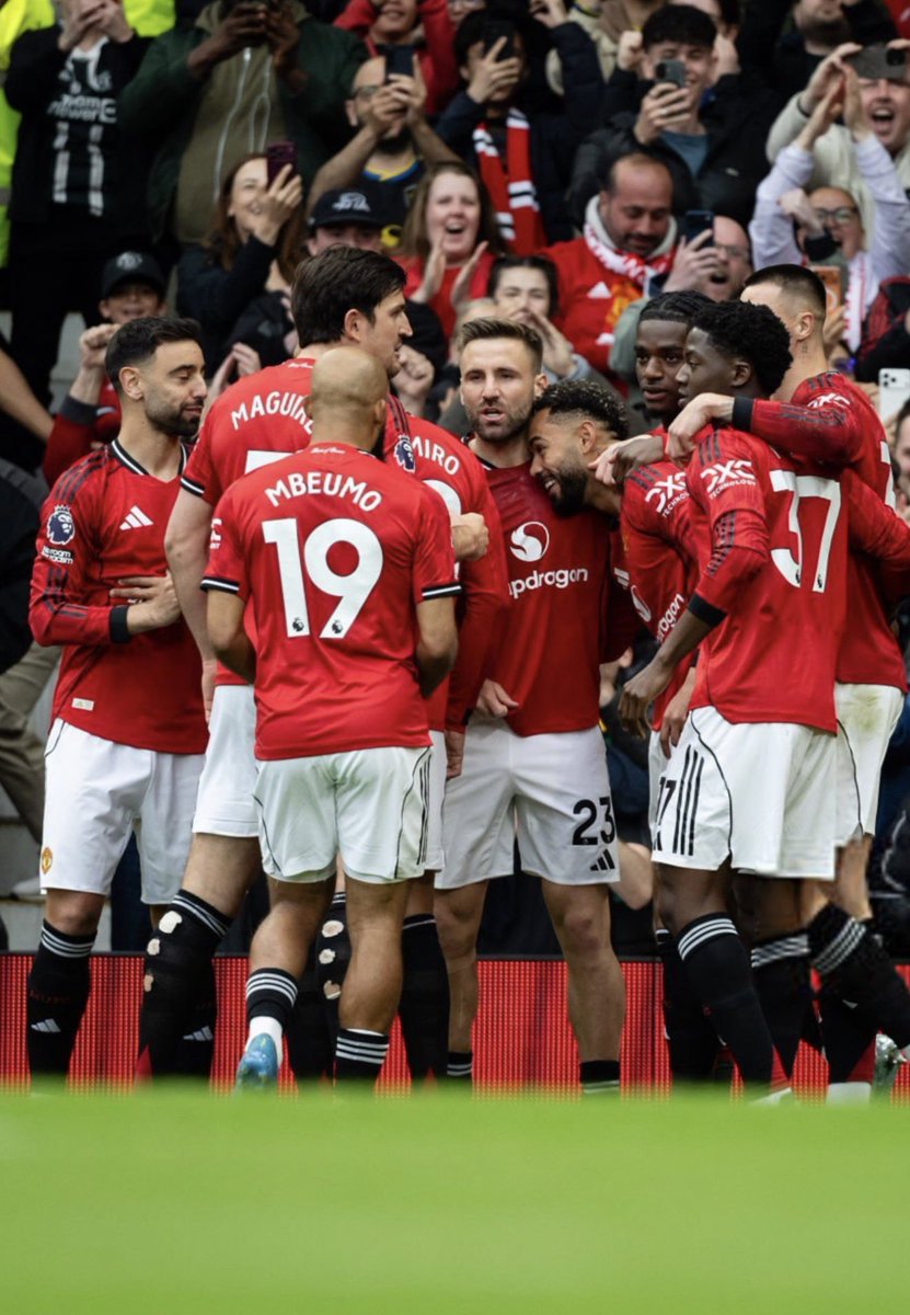ssuh25's tweet image. 🎙️💬 كاريك: "يرغب اللاعبون في القتال من أجل بعضهم البعض

التكتيكات شيء، والعقلية شيء آخر

هذا ما يسمح لك بتجاوز الأوقات الصعبة

#MUNLIV
#RealMadrid |#Barca |#MUFC
#ريال_مدريد | #برشلونة |#مانشستر_يونايتد
#مانشستر_يونايتد_ليفربول