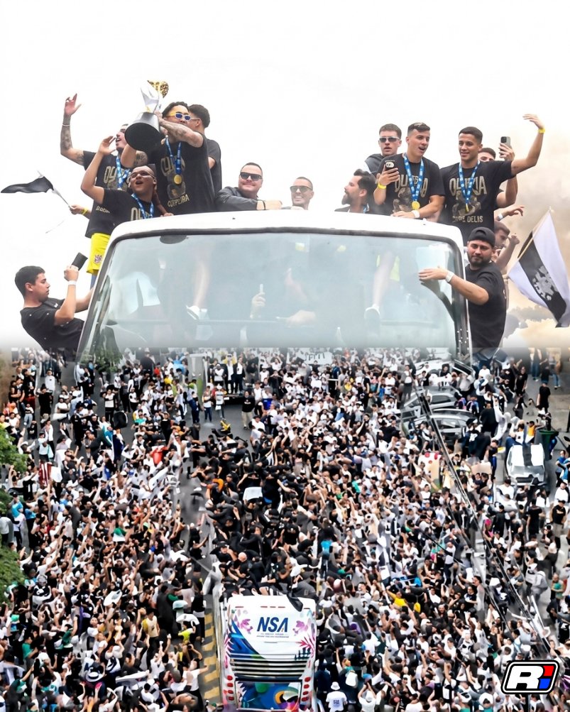 🏆⚫️⚪️ Uno de los festejos más grandes de los últimos años, las calles están repletas celebrando el título 48 del club #Olimpia.

-#RamiroArandafutbolPy