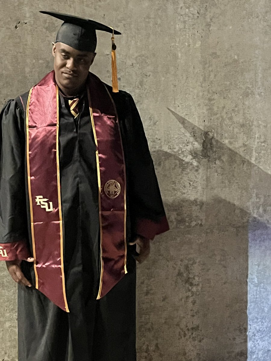 Tylerscorpio94's tweet image. #youngerbrother #fsugraduation #may2nd