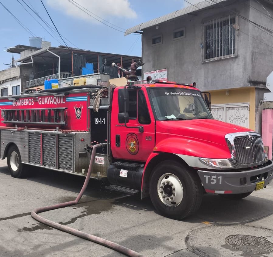 Bomberos Guayaquil tweet media