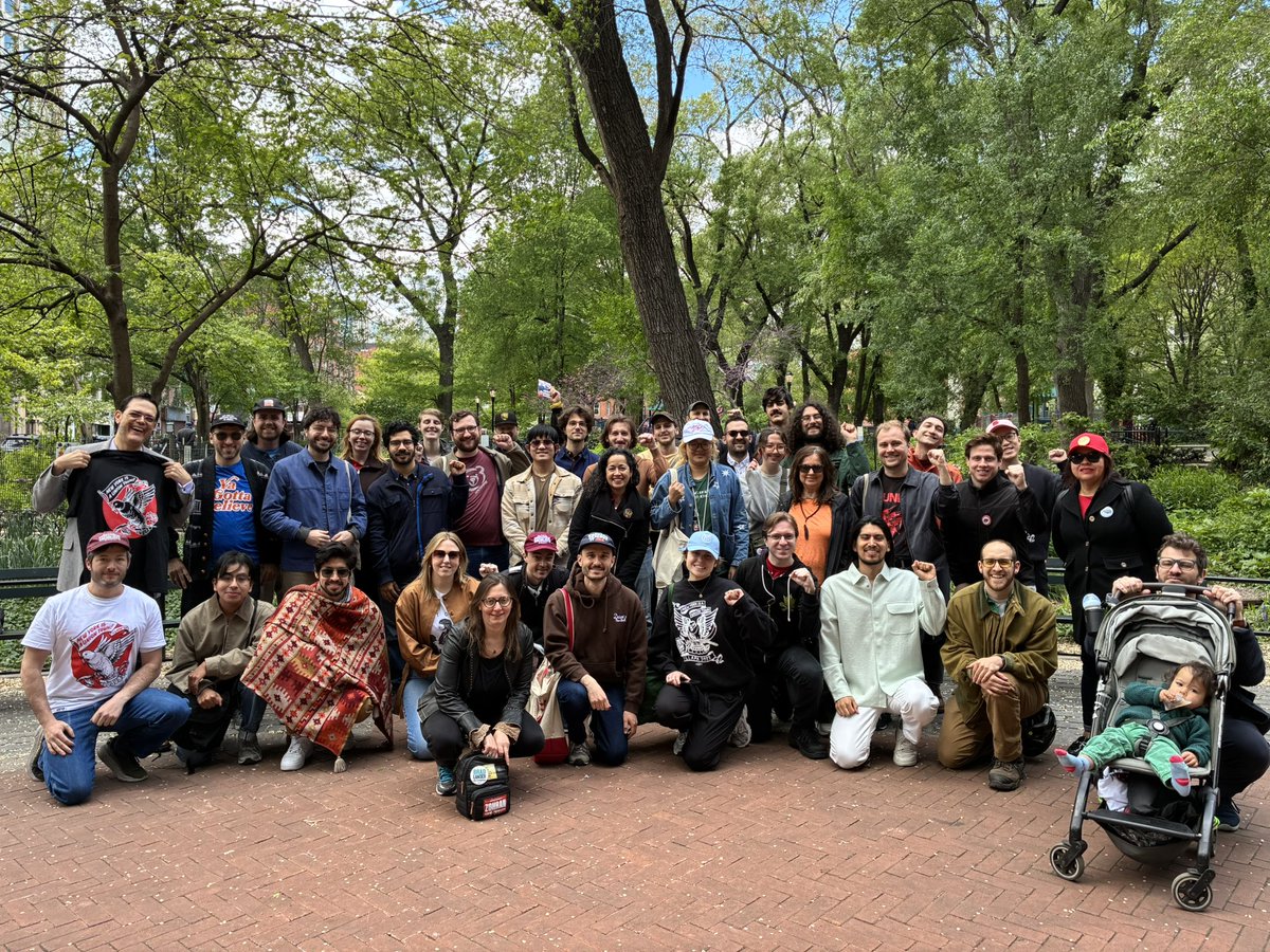 illapaNYC's tweet photo. Massive turnout for our Sunday canvass! Thanks to @CMAlexaAviles and @sbkDSA for joining us today 🌹 https://t.co/dTyEh9rIEm