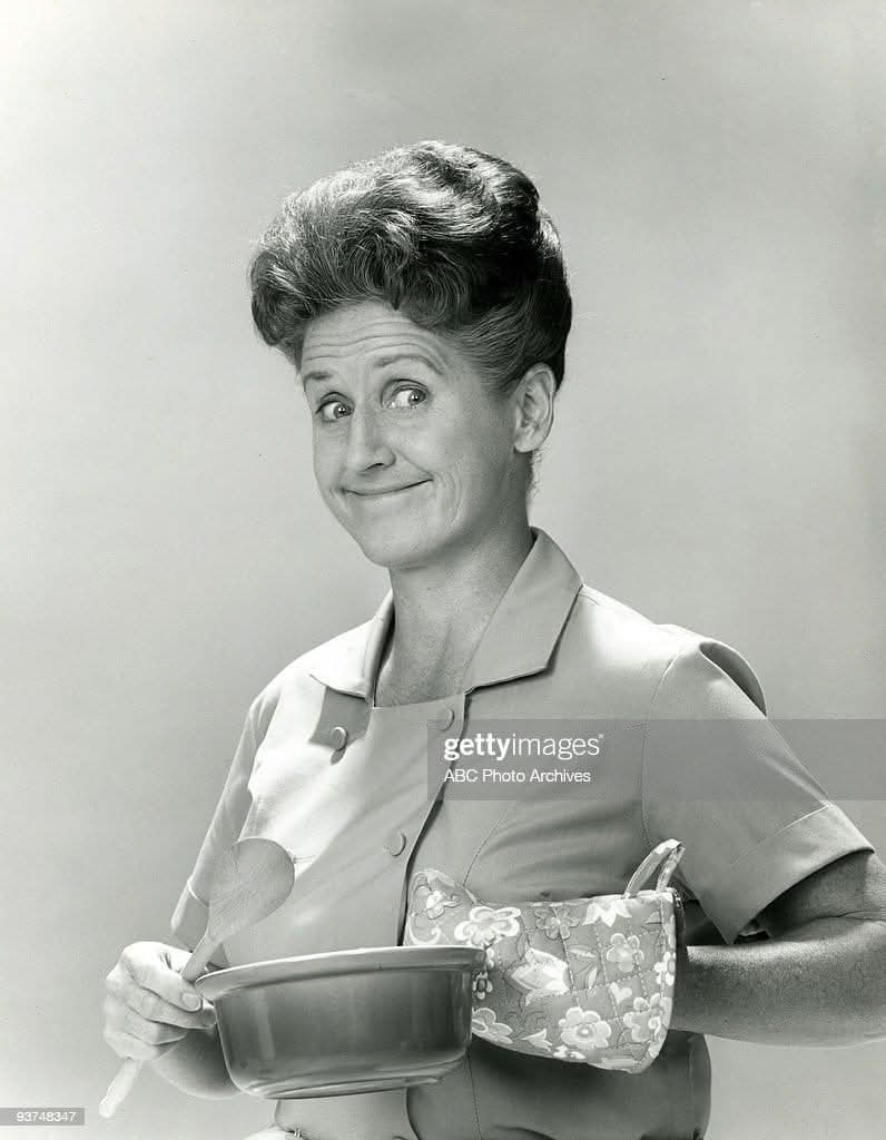 barbaravitali2's tweet photo. Remembering #AnnBDavis May 3,1926_June 1,2014 (Age 88) #TheBradyBunch  #TheBobCummingsShow https://t.co/tKTvQpz1l7